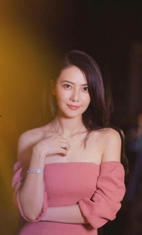 李艾大爆料朱丹视频,娱乐圈背后的真实故事 第1张 李艾大爆料朱丹视频,娱乐圈背后的真实故事 第1张